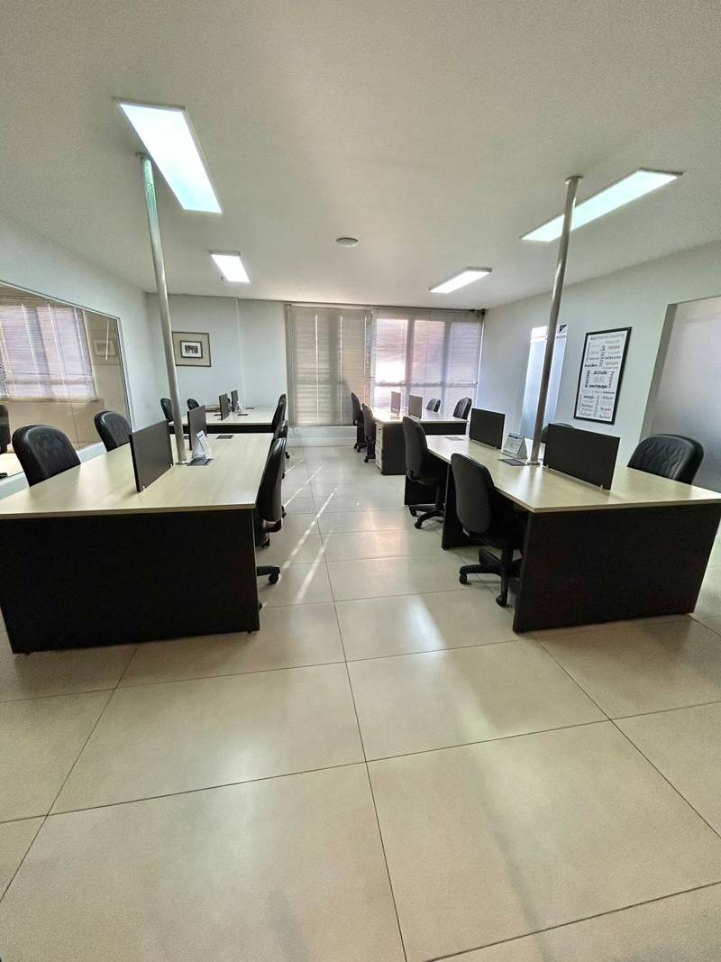 Mesas compartilhadas do coworking do Top Office